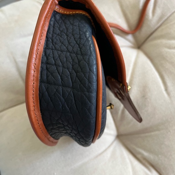 Dooney and Bourke purse - Mint Condition - Picture 5 of 7